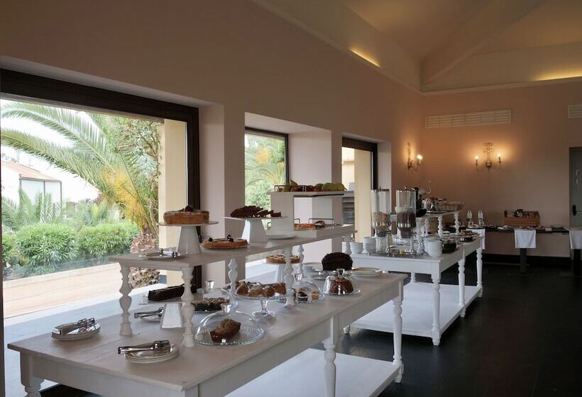 בית מלון כפרי Falconara Greenblu Resort