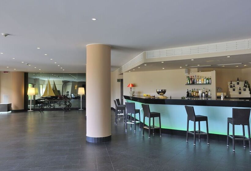 בית מלון כפרי Falconara Greenblu Resort