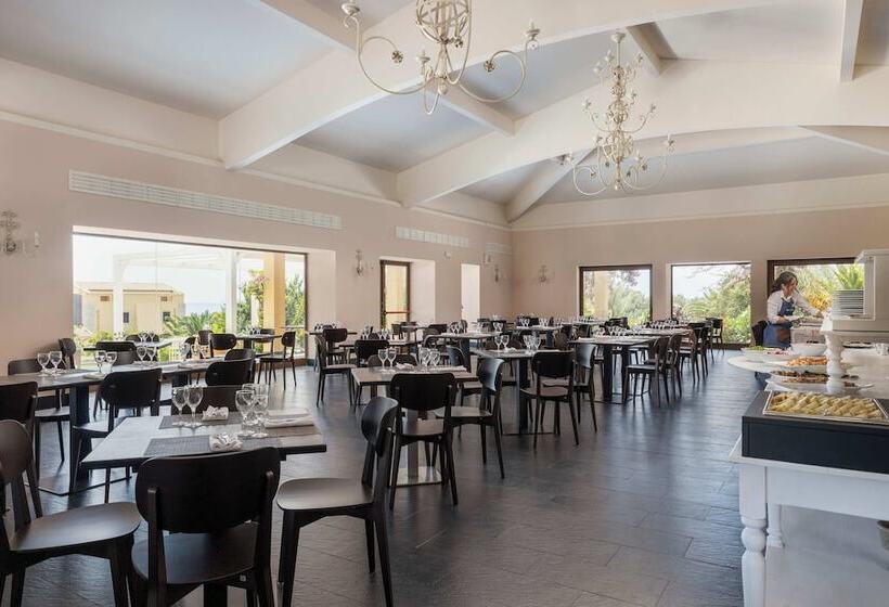 בית מלון כפרי Falconara Greenblu Resort