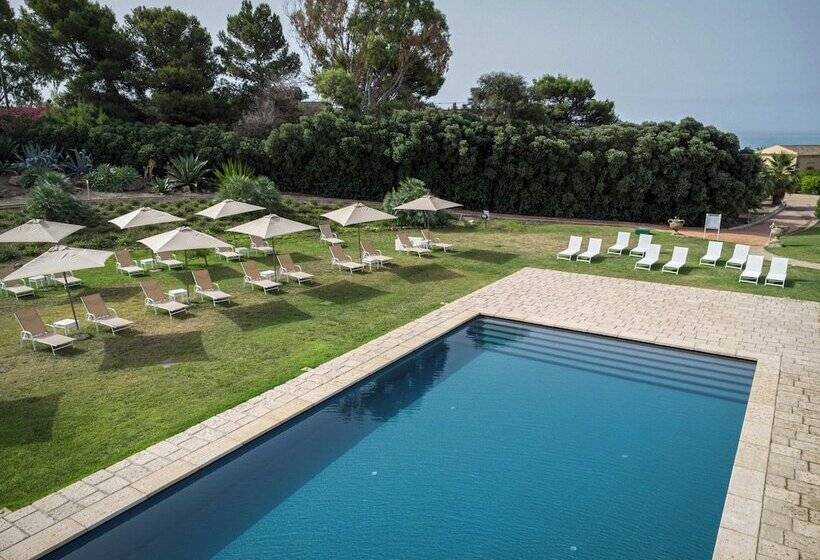 בית מלון כפרי Falconara Greenblu Resort