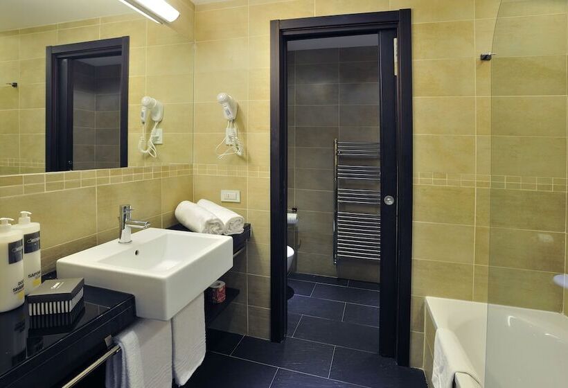 בית מלון כפרי Falconara Greenblu Resort