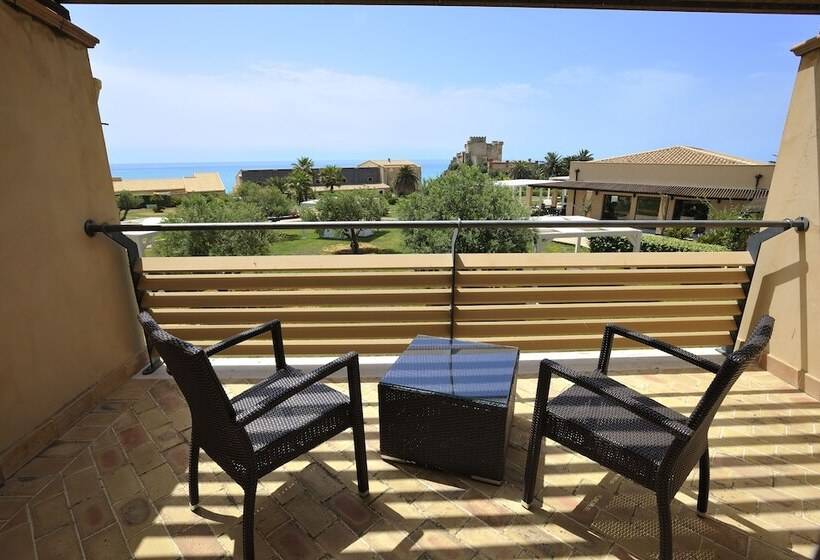 בית מלון כפרי Falconara Greenblu Resort