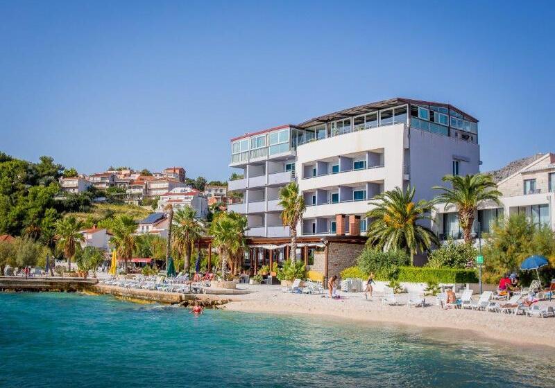 בית מלון כפרי Gala Split