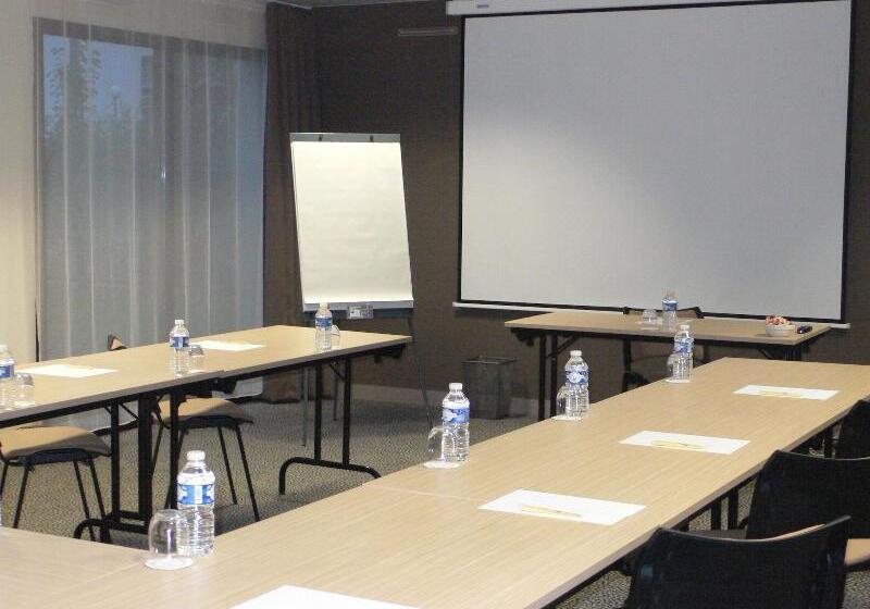 Отель Ibis Styles Rennes Cesson