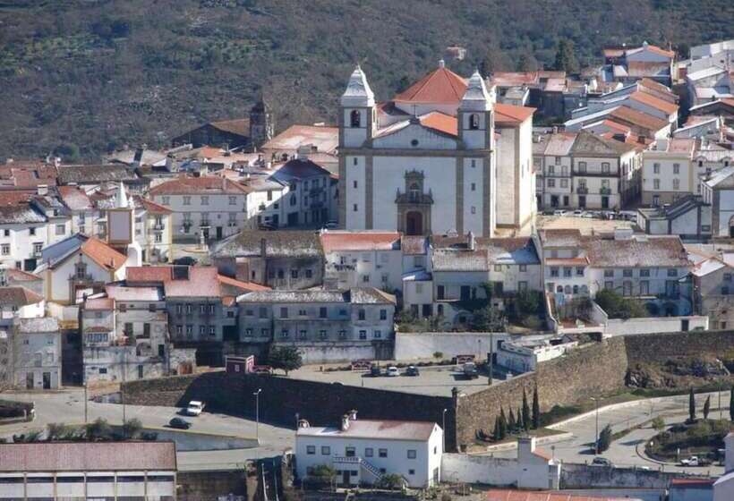 ホテル Inatel Castelo De Vide