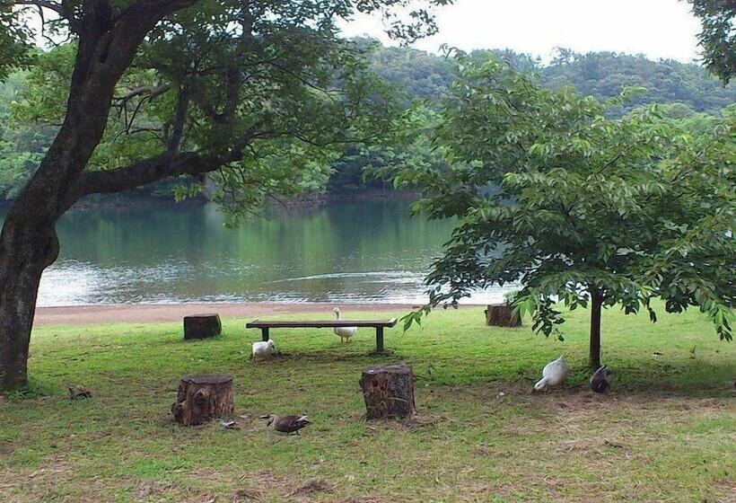호텔 Izu Ippeki Lake Lakeside Terrace