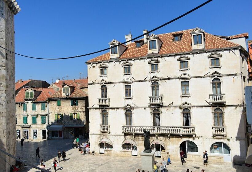 فندق Kastel 1700