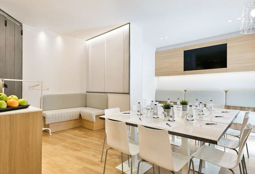 Отель Acta Laumon