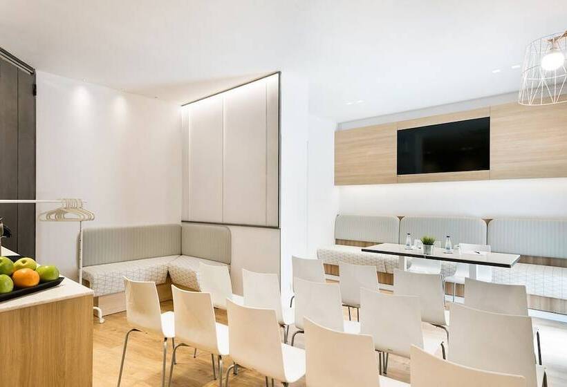 Отель Acta Laumon