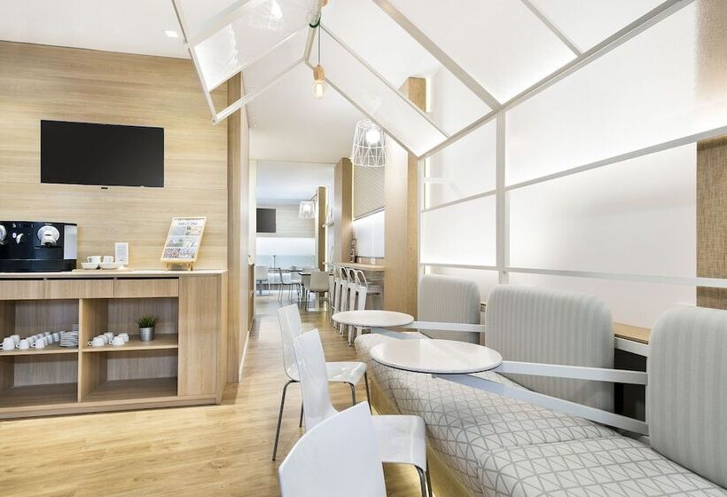 Отель Acta Laumon