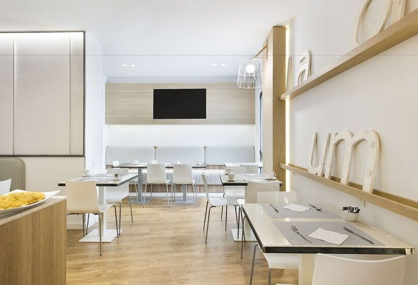 Отель Acta Laumon