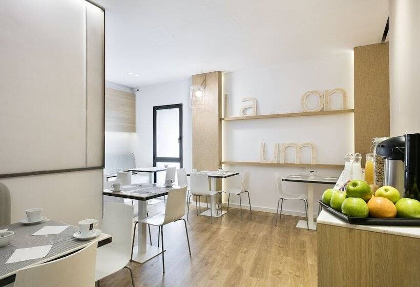 Отель Acta Laumon