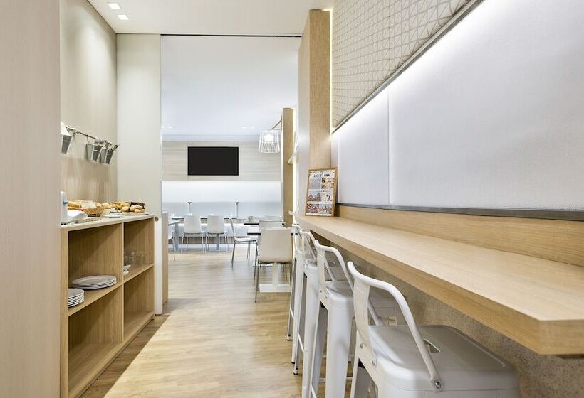 Отель Acta Laumon