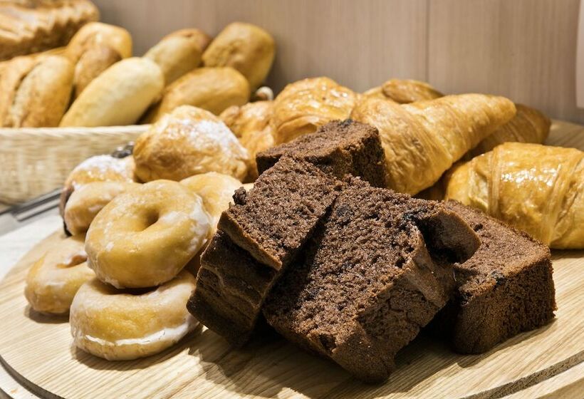 Отель Acta Laumon