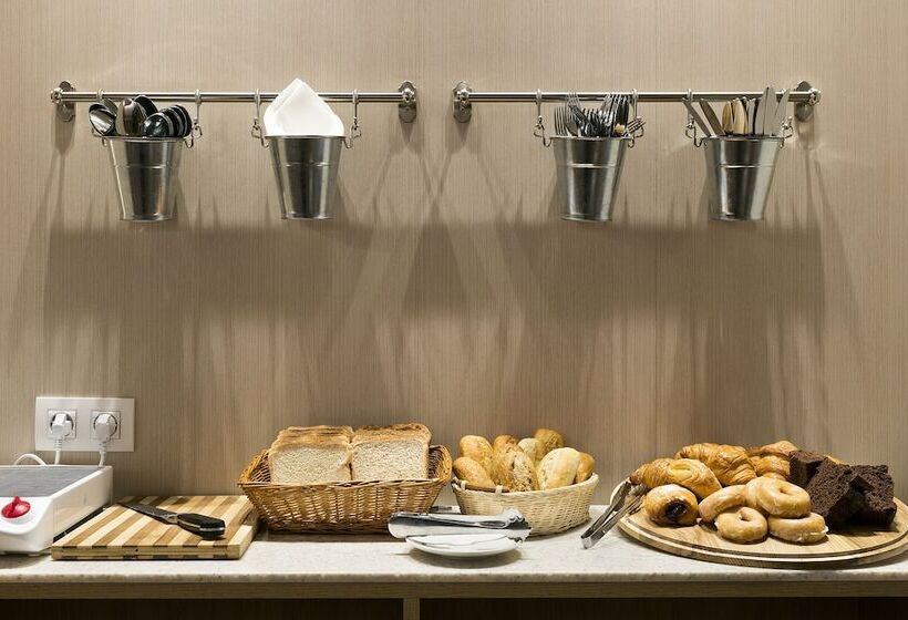 Отель Acta Laumon