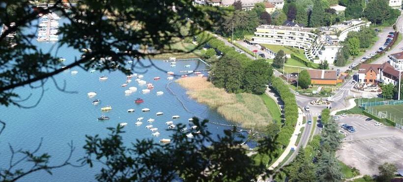 בית מלון כפרי Les Muses