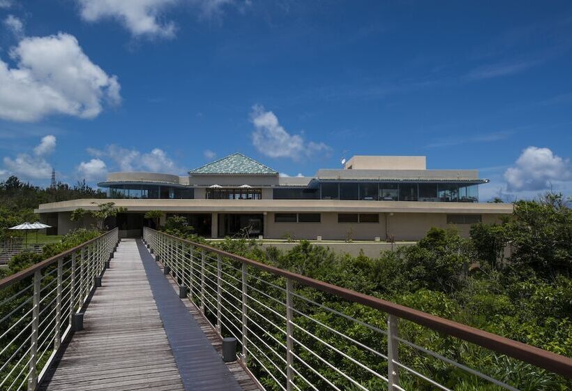 בית מלון כפרי Oriental Hills Okinawa