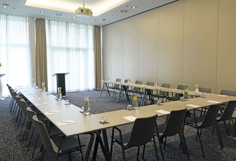 هتل Park Inn By Radisson Linz