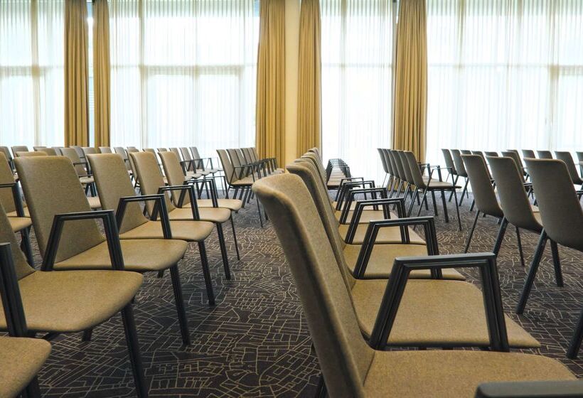 هتل Park Inn By Radisson Linz