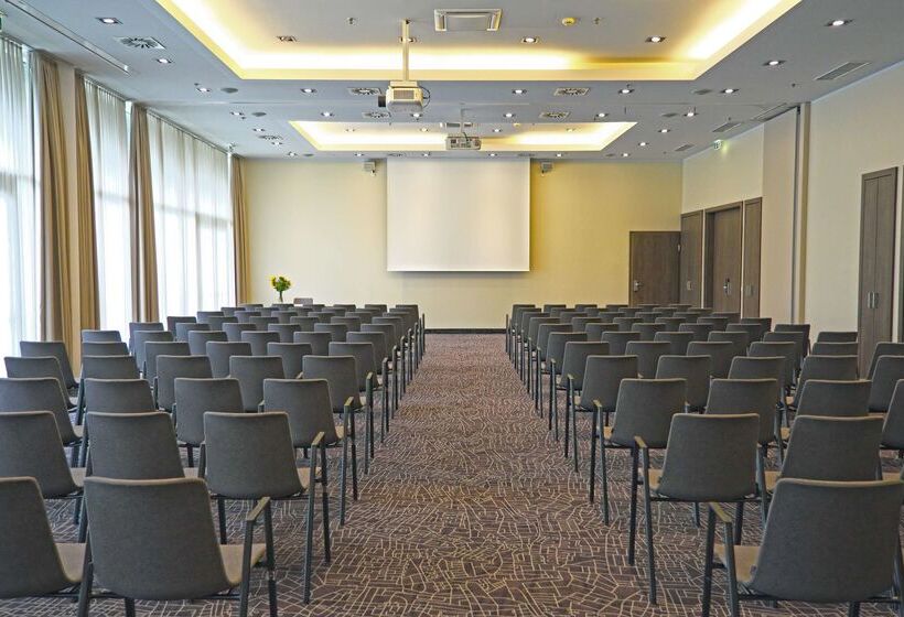 هتل Park Inn By Radisson Linz