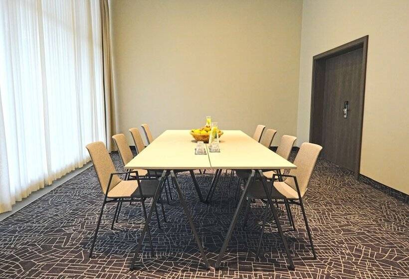 هتل Park Inn By Radisson Linz