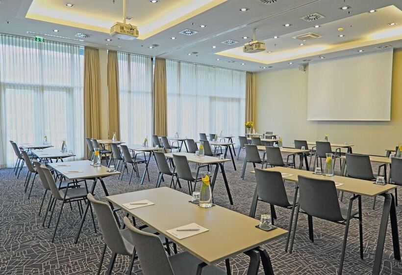 هتل Park Inn By Radisson Linz