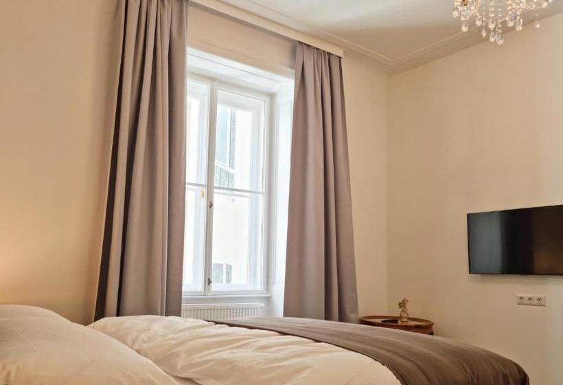 هتل Pension Mozart   Newly Renovated