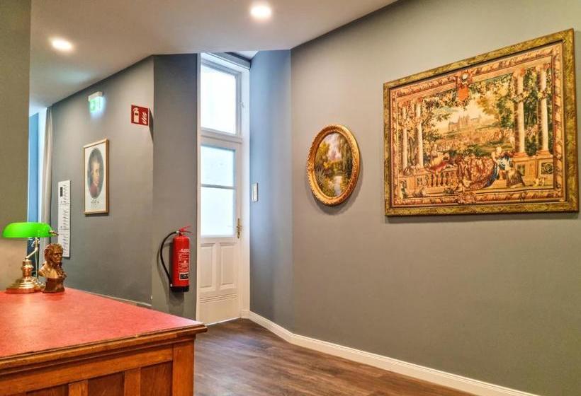 هتل Pension Mozart   Newly Renovated