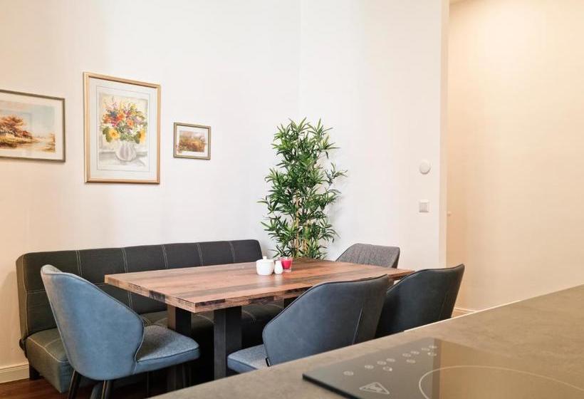 هتل Pension Mozart   Newly Renovated