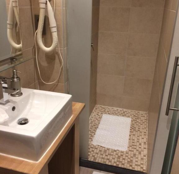 Отель Shelter Rooms