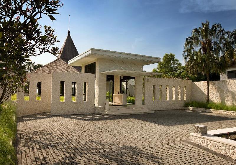 בית מלון כפרי The Royal Santrian