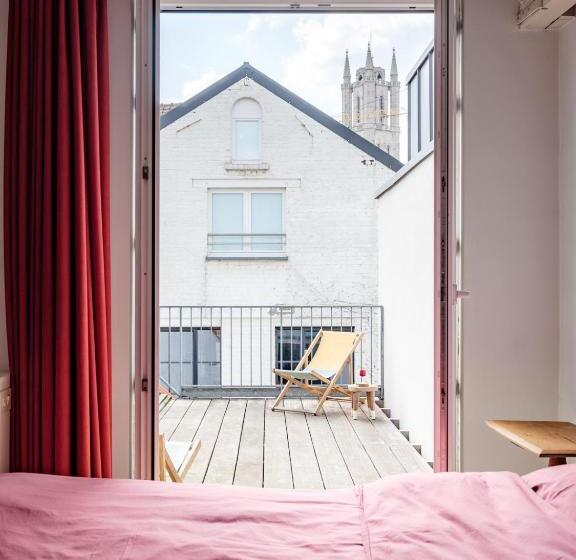 Отель Verne Dreams