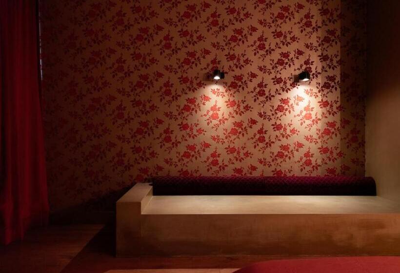 Отель Verne Dreams