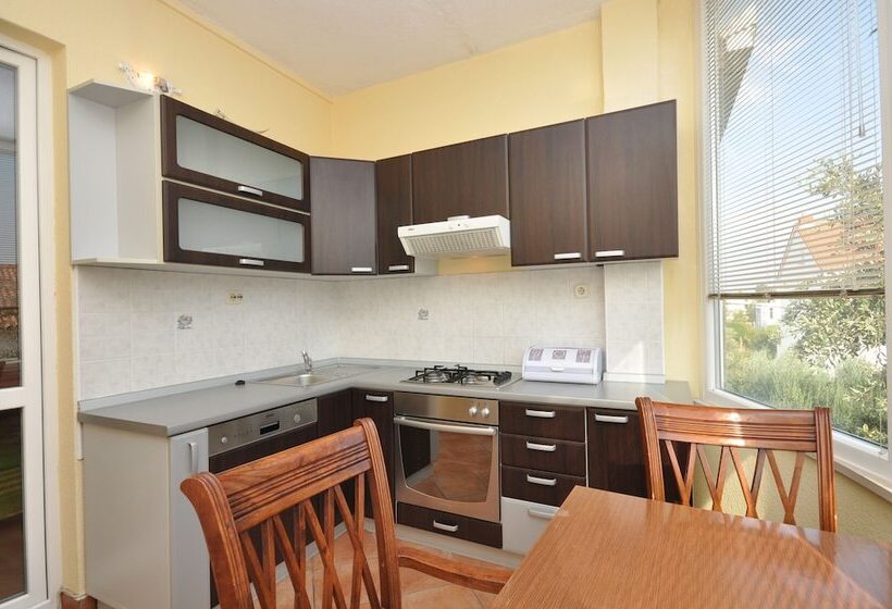 בית מלון כפרי Villa Cezar