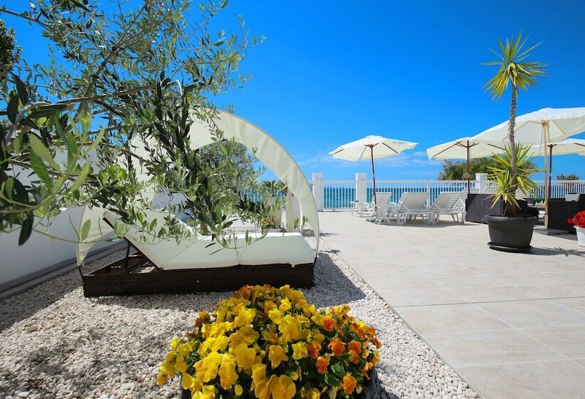 ホテル Villa Triana Adults Only