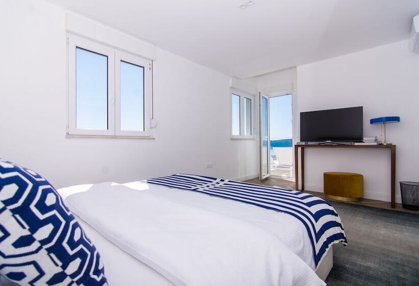 Seafront Luxury Apartments Fun