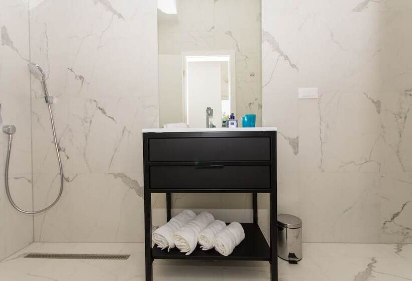 Seafront Luxury Apartments Fun