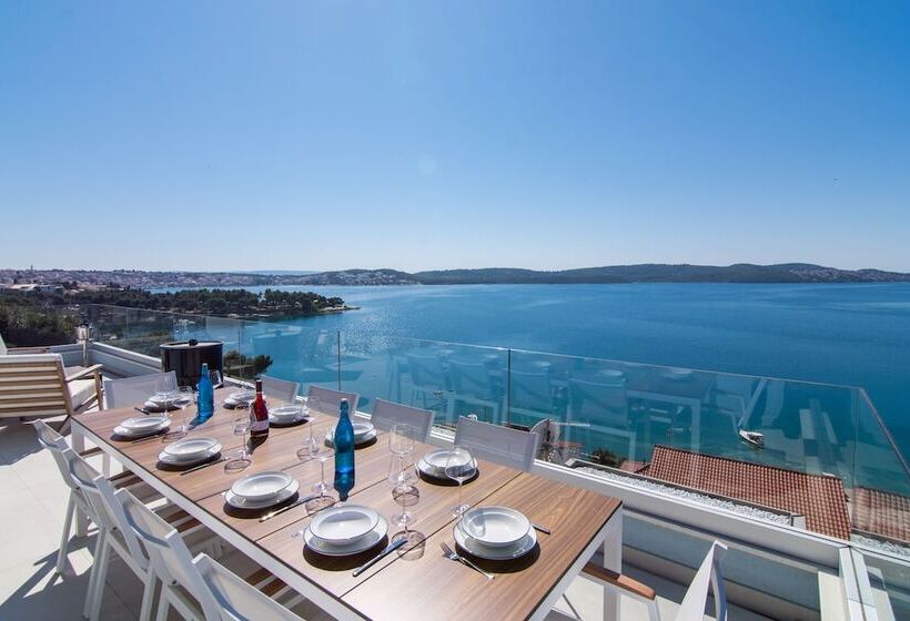 Seafront Luxury Apartments Fun