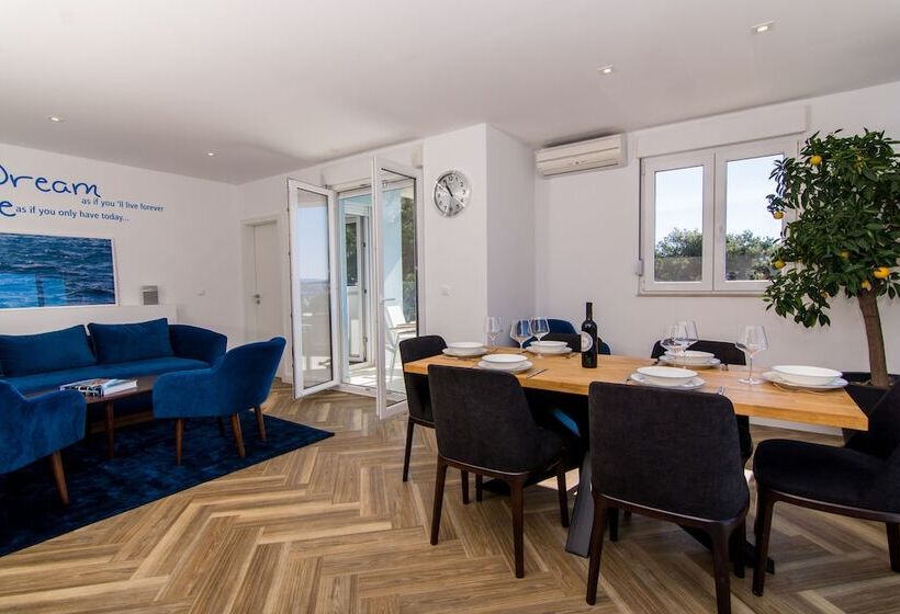 Seafront Luxury Apartments Fun