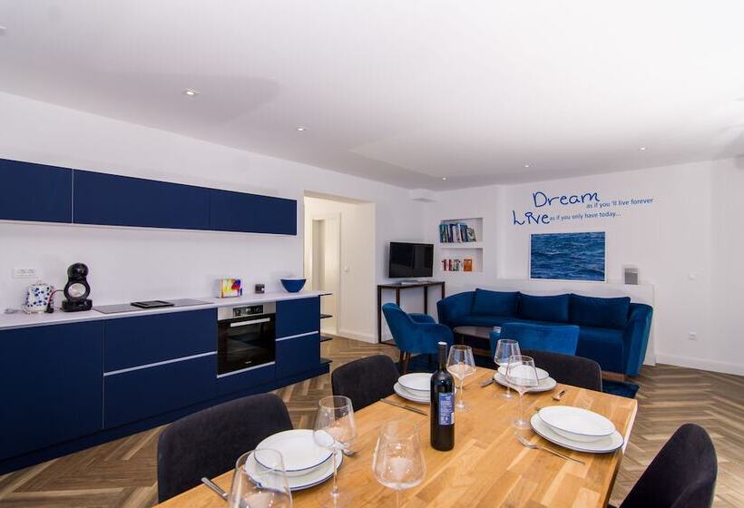 Seafront Luxury Apartments Fun