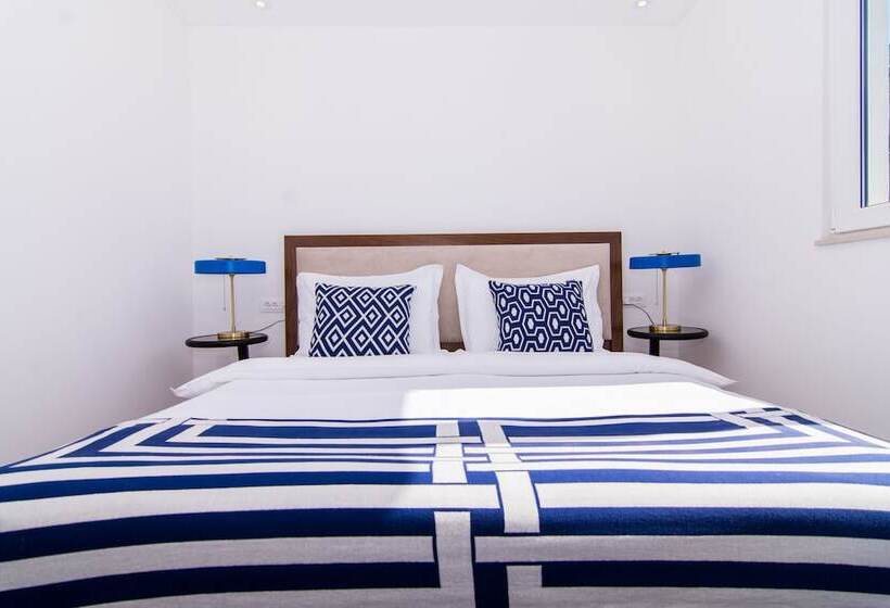 Seafront Luxury Apartments Fun