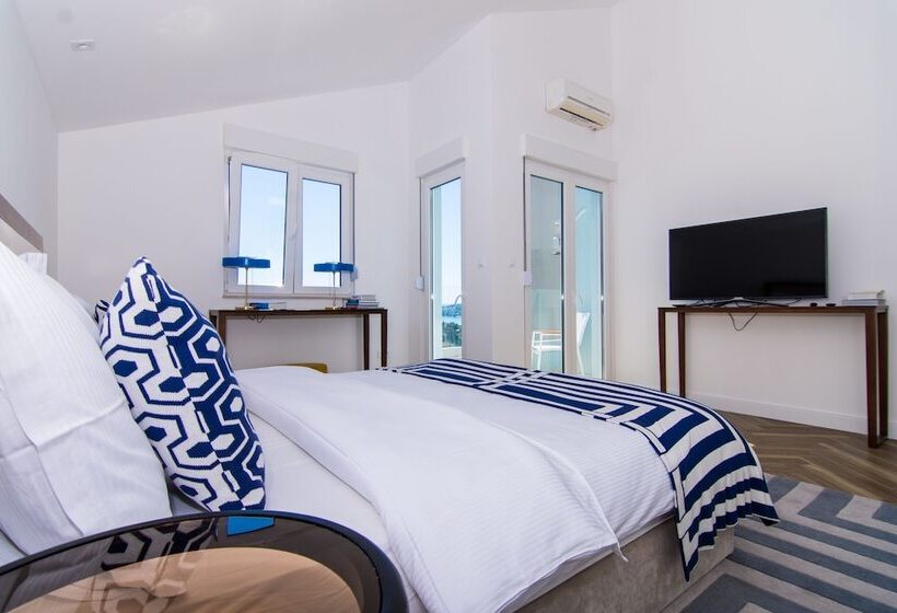 Seafront Luxury Apartments Fun