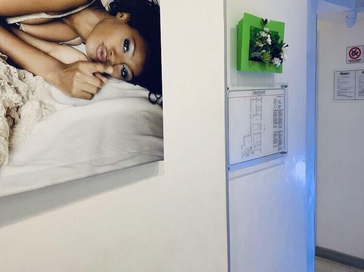 פונדק Irooms Spanish Steps