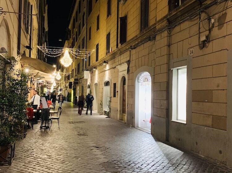 פונדק Irooms Spanish Steps