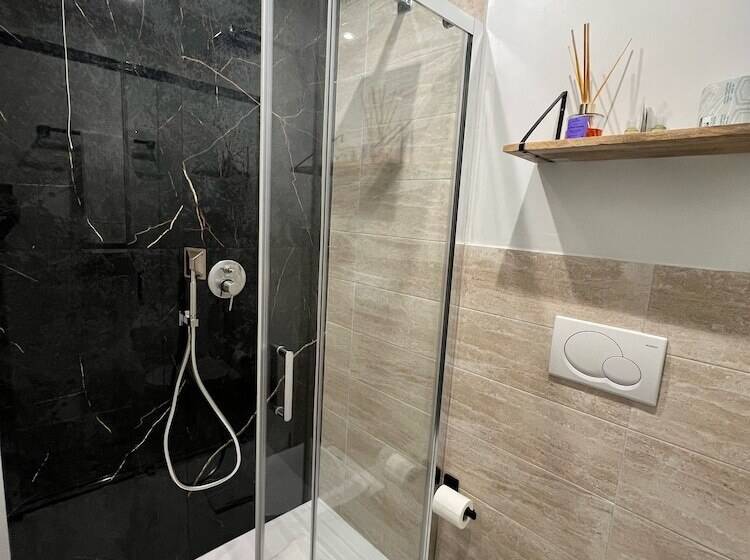 פונדק Irooms Spanish Steps