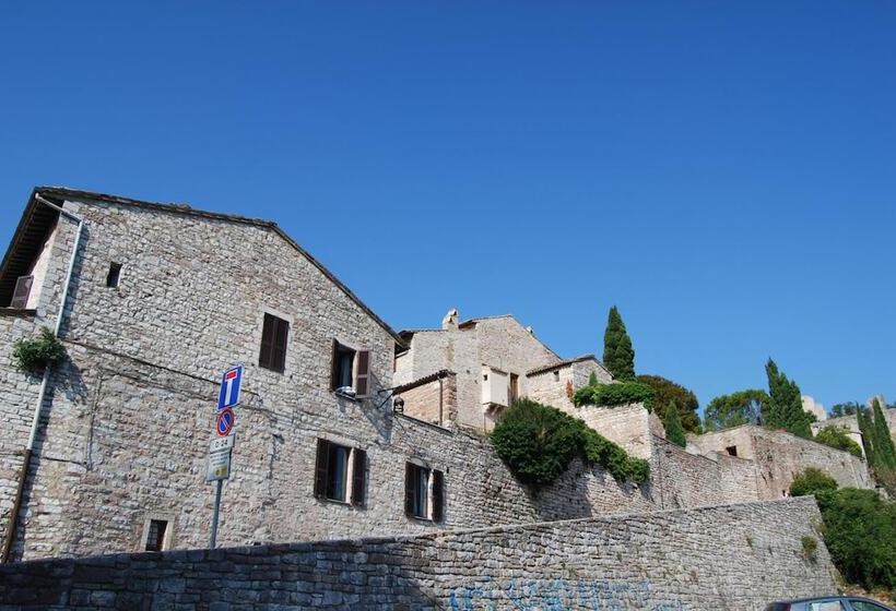 فندق Albergo La Rocca