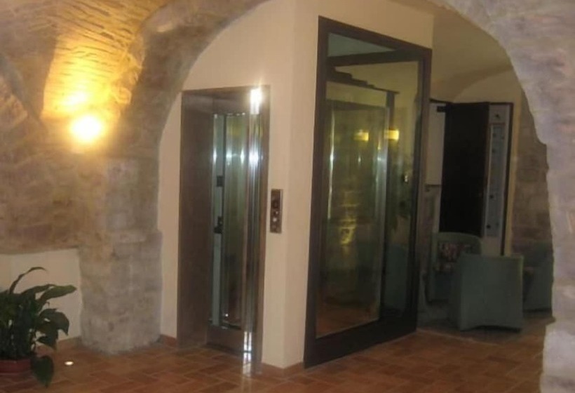 فندق Albergo La Rocca