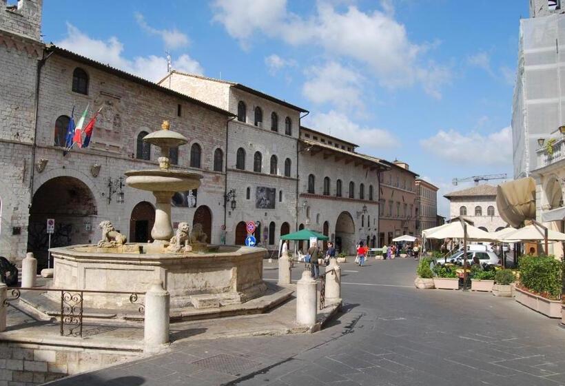 فندق Albergo La Rocca