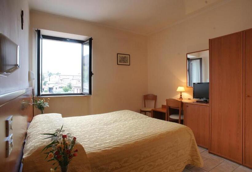 فندق Albergo La Rocca