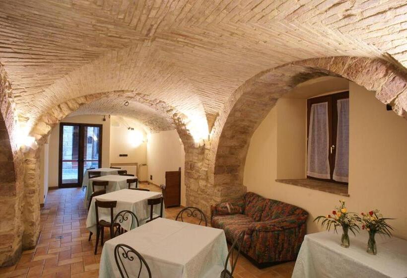 فندق Albergo La Rocca